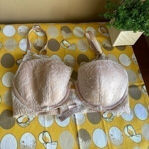 Victoria’s Secret nude lace Lined Plunge bra size 32DD